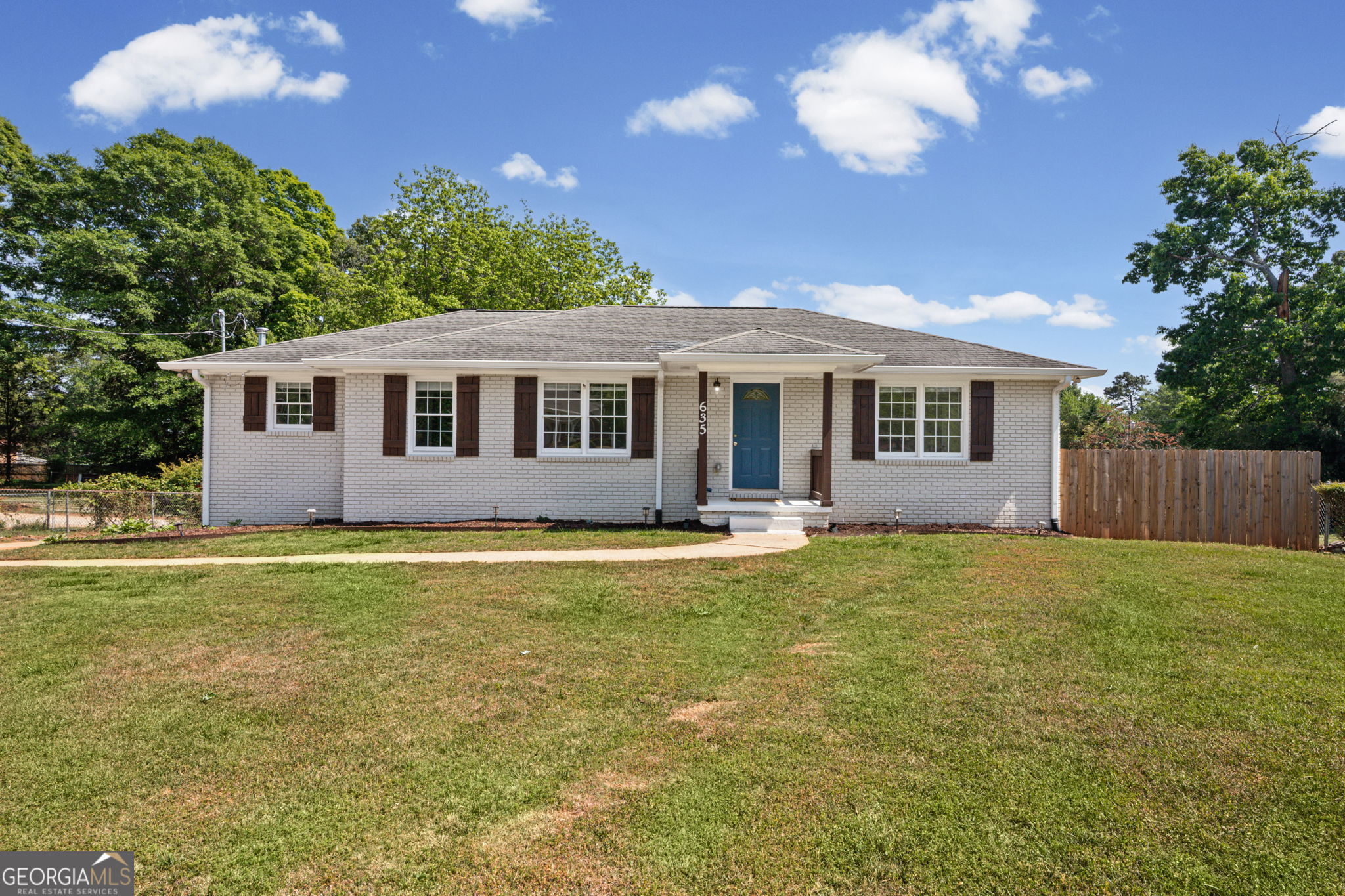 635 Birchwood Lane SW