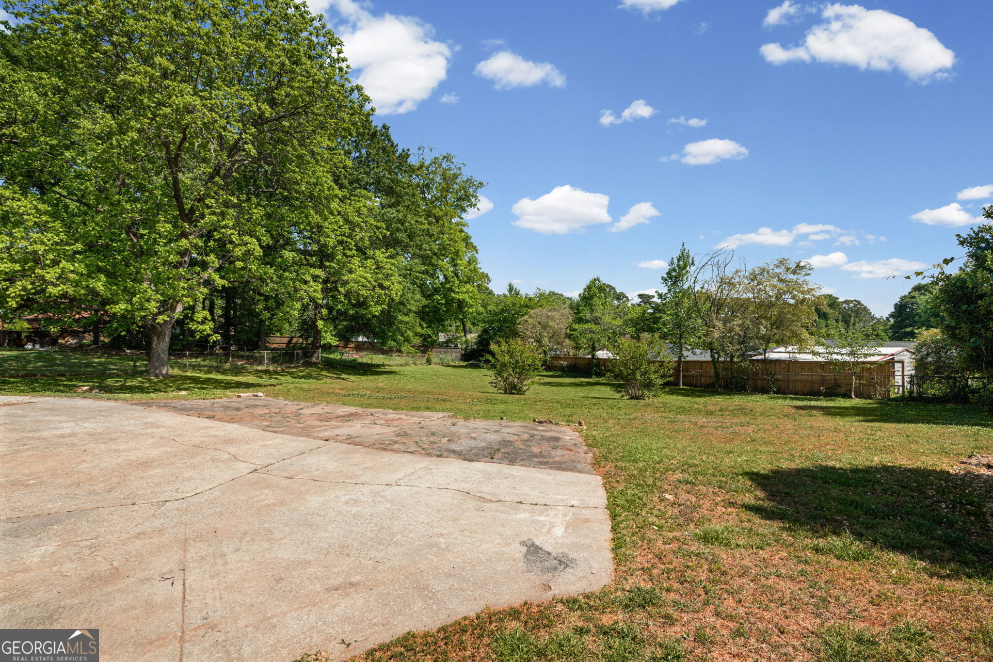 635 Birchwood Lane SW