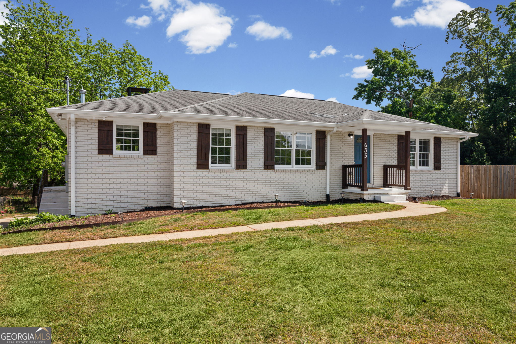 635 Birchwood Lane SW