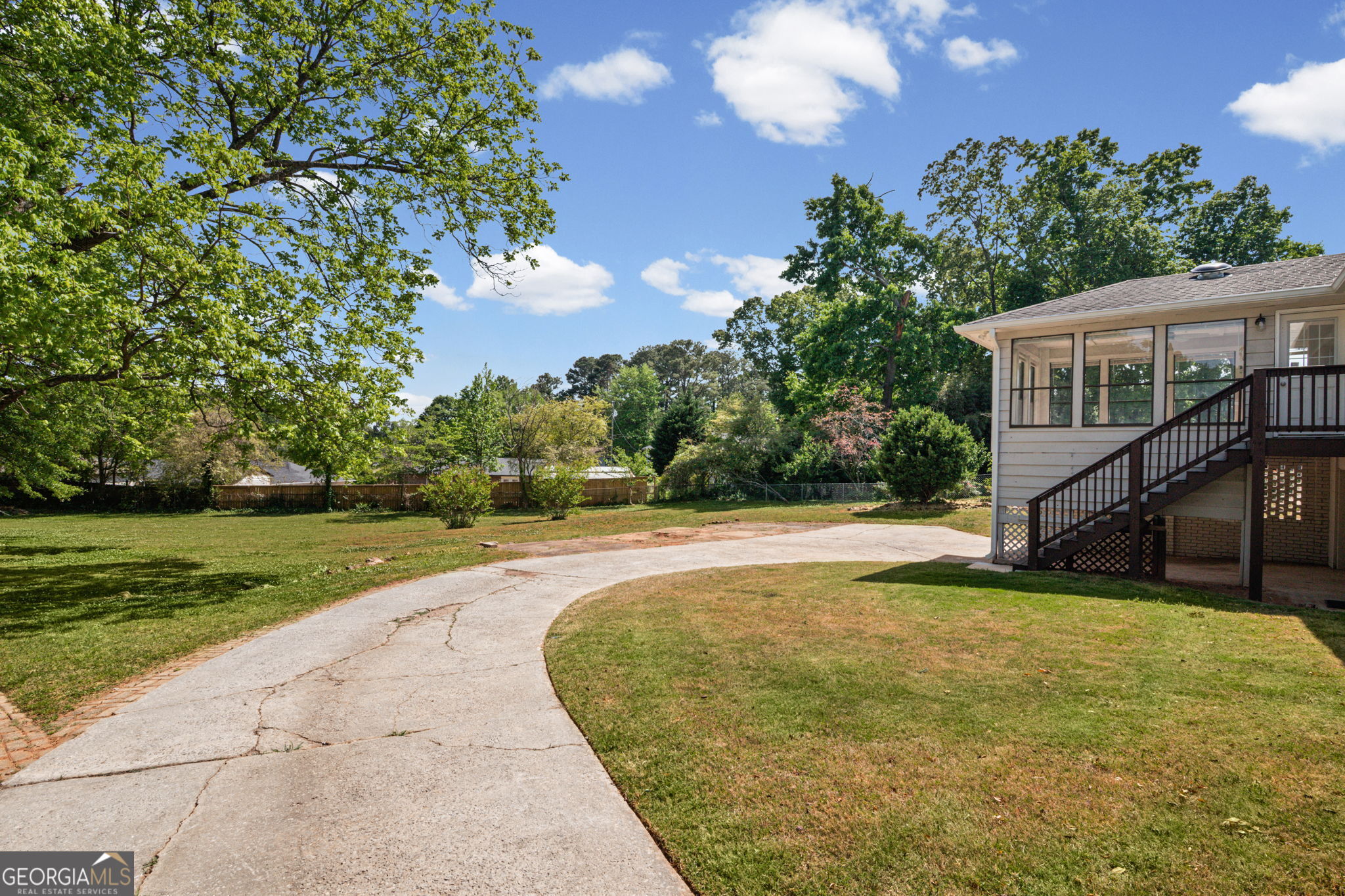 635 Birchwood Lane SW