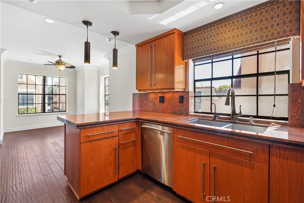 823 W 15th Street 1D