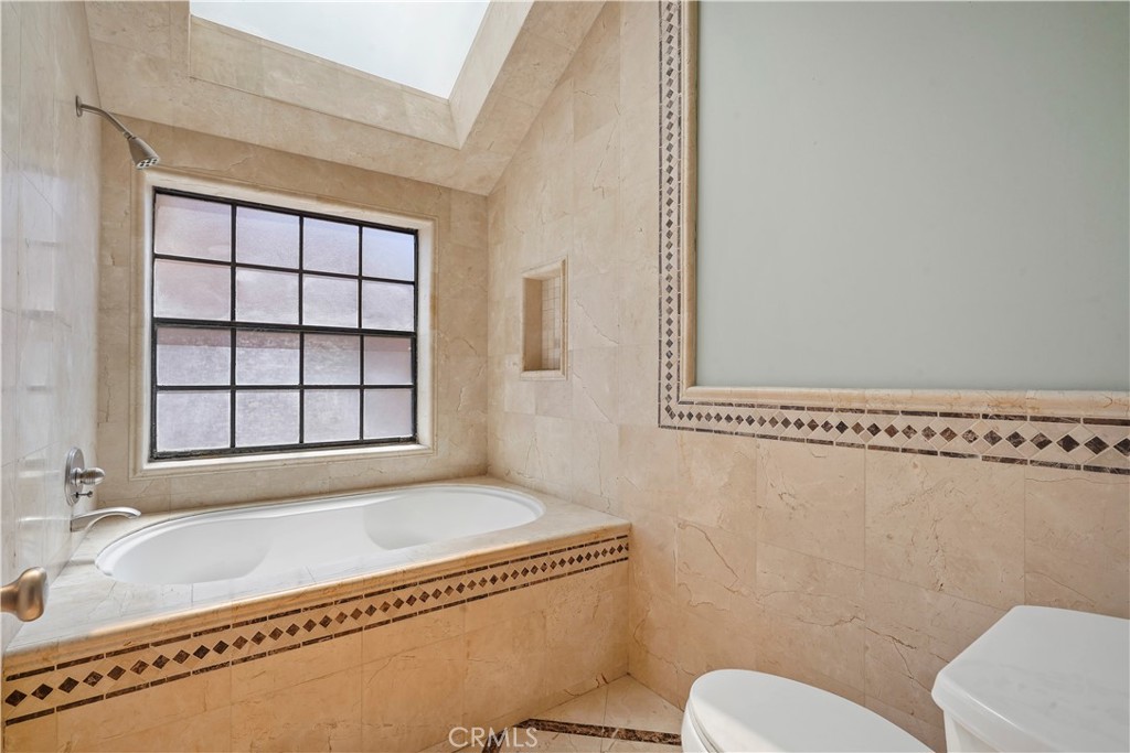 823 W 15th Street 1D