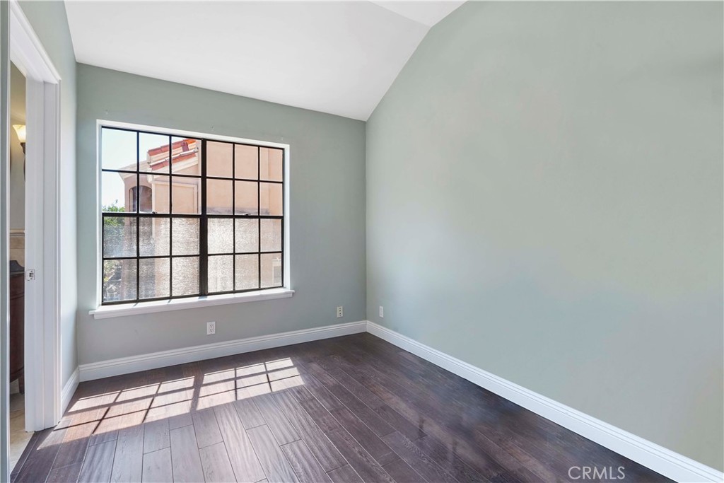 823 W 15th Street 1D