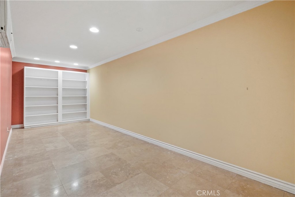 823 W 15th Street 1D