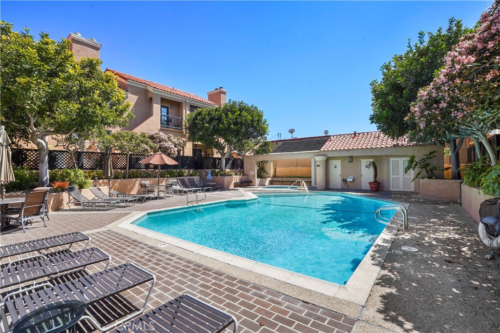 823 W 15th Street 1D