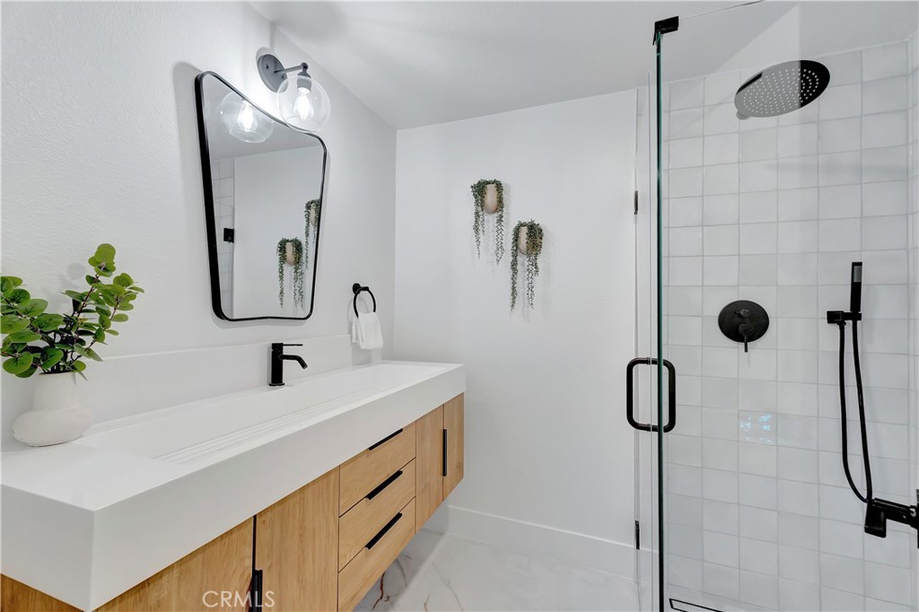 21211 Binghampton Circle