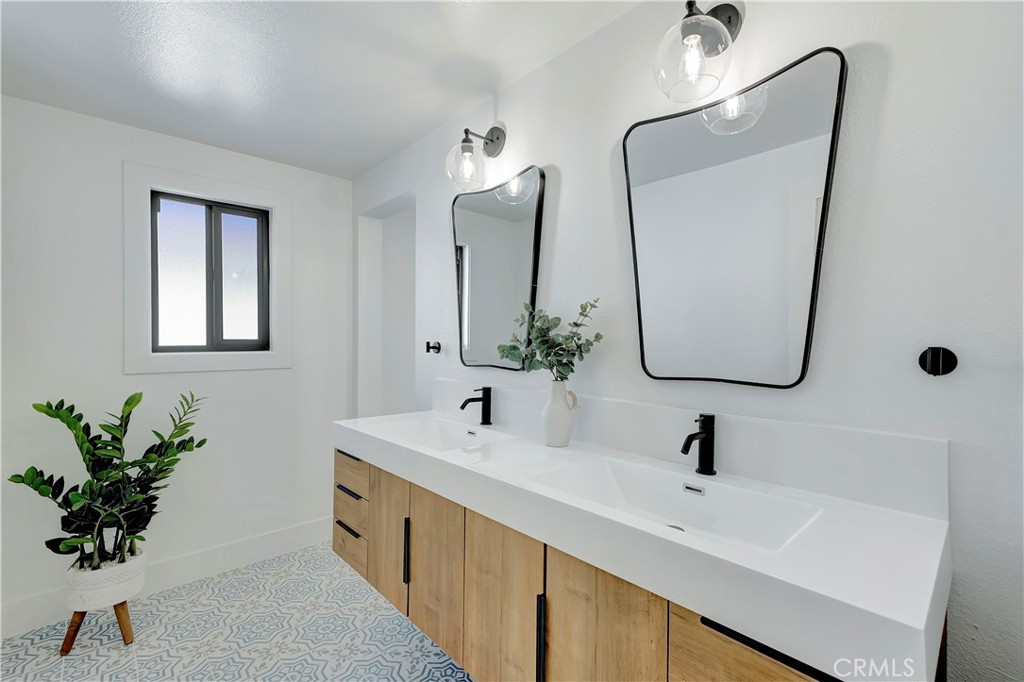 21211 Binghampton Circle