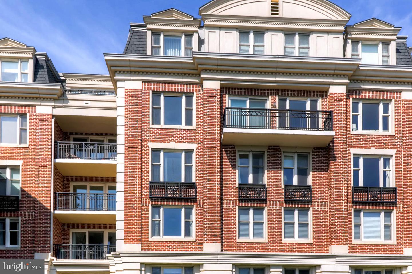 801 KEY HIGHWAY Unit: 311