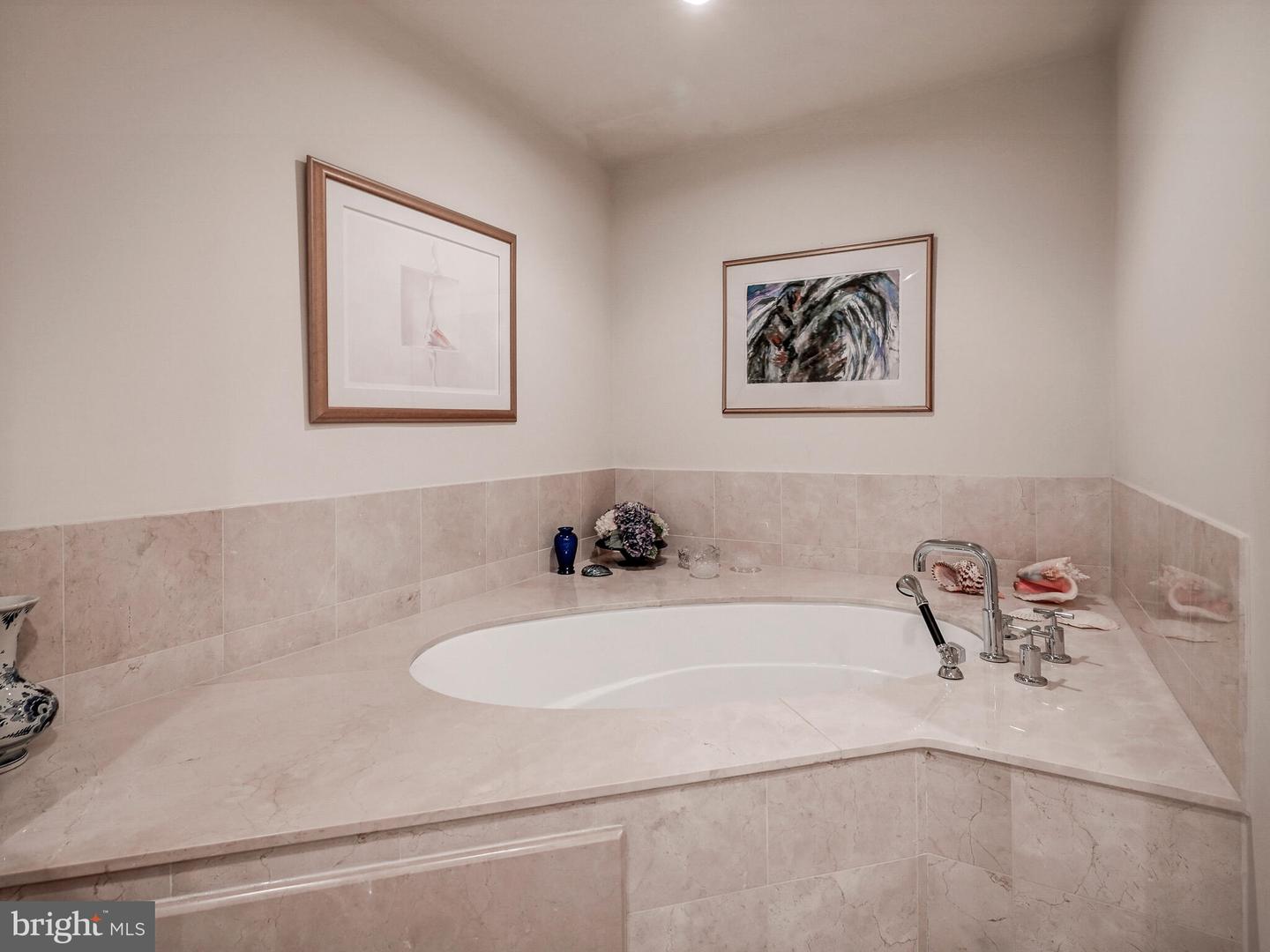 801 KEY HIGHWAY Unit: 358