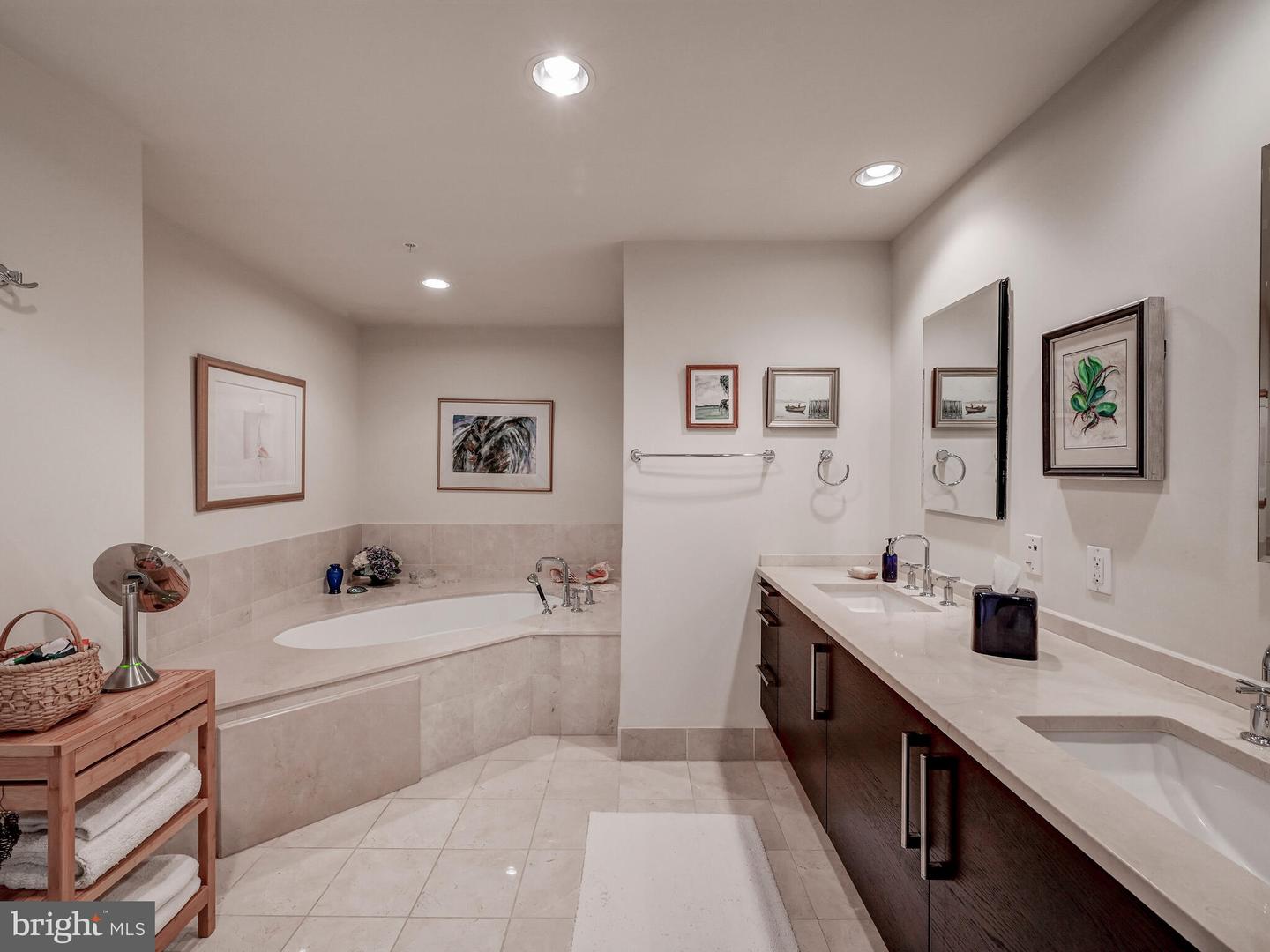 801 KEY HIGHWAY Unit: 358