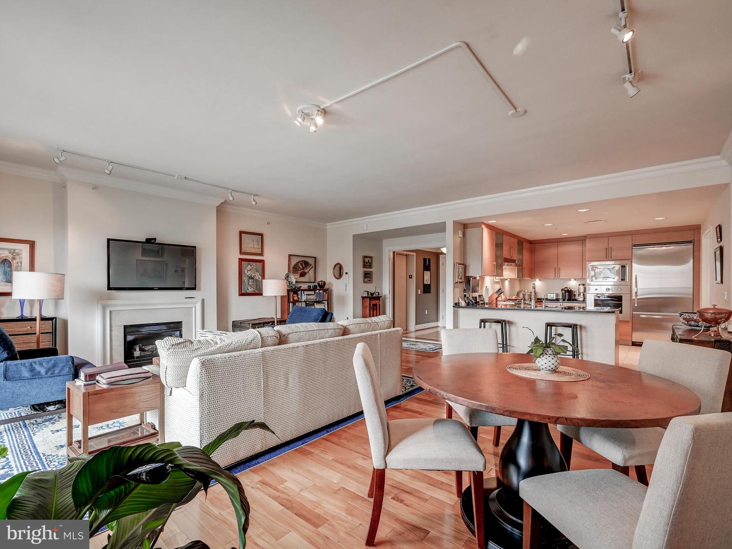 801 KEY HIGHWAY Unit: 358