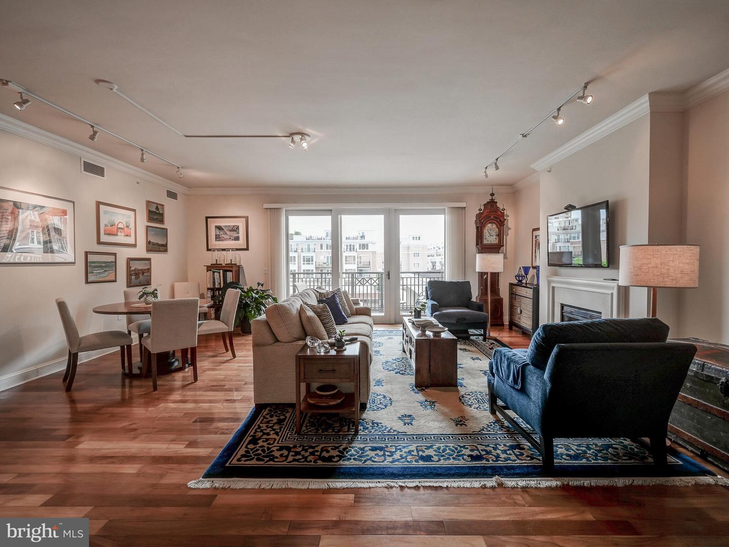 801 KEY HIGHWAY Unit: 358