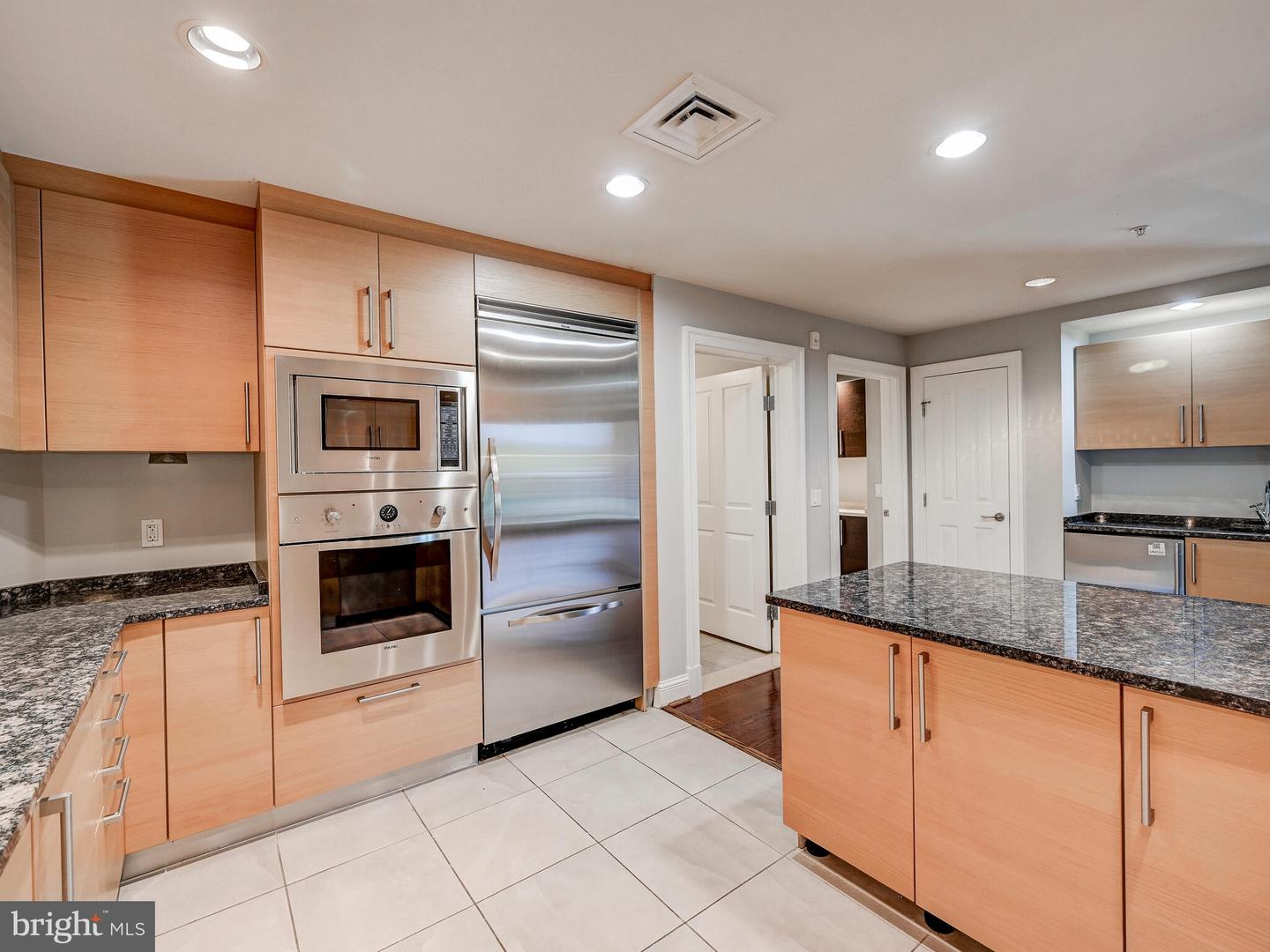801 KEY HIGHWAY Unit: 323