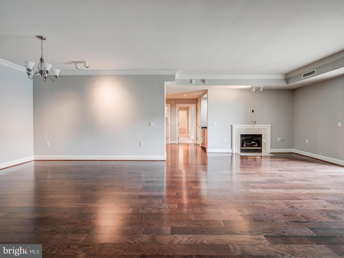 801 KEY HIGHWAY Unit: 323