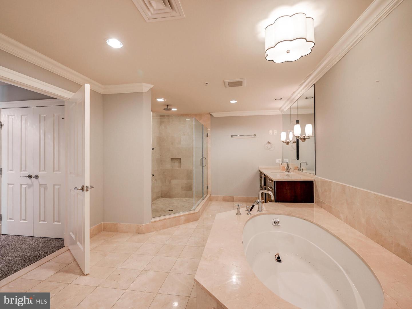 801 KEY HIGHWAY Unit: 323