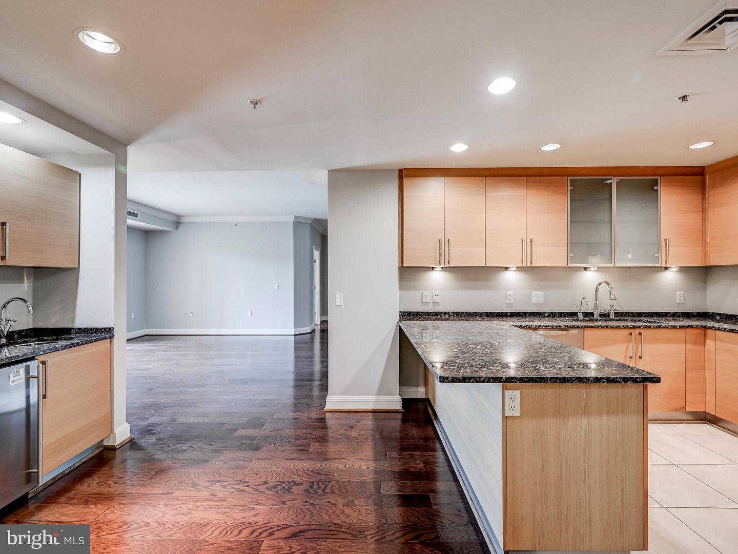801 KEY HIGHWAY Unit: 323
