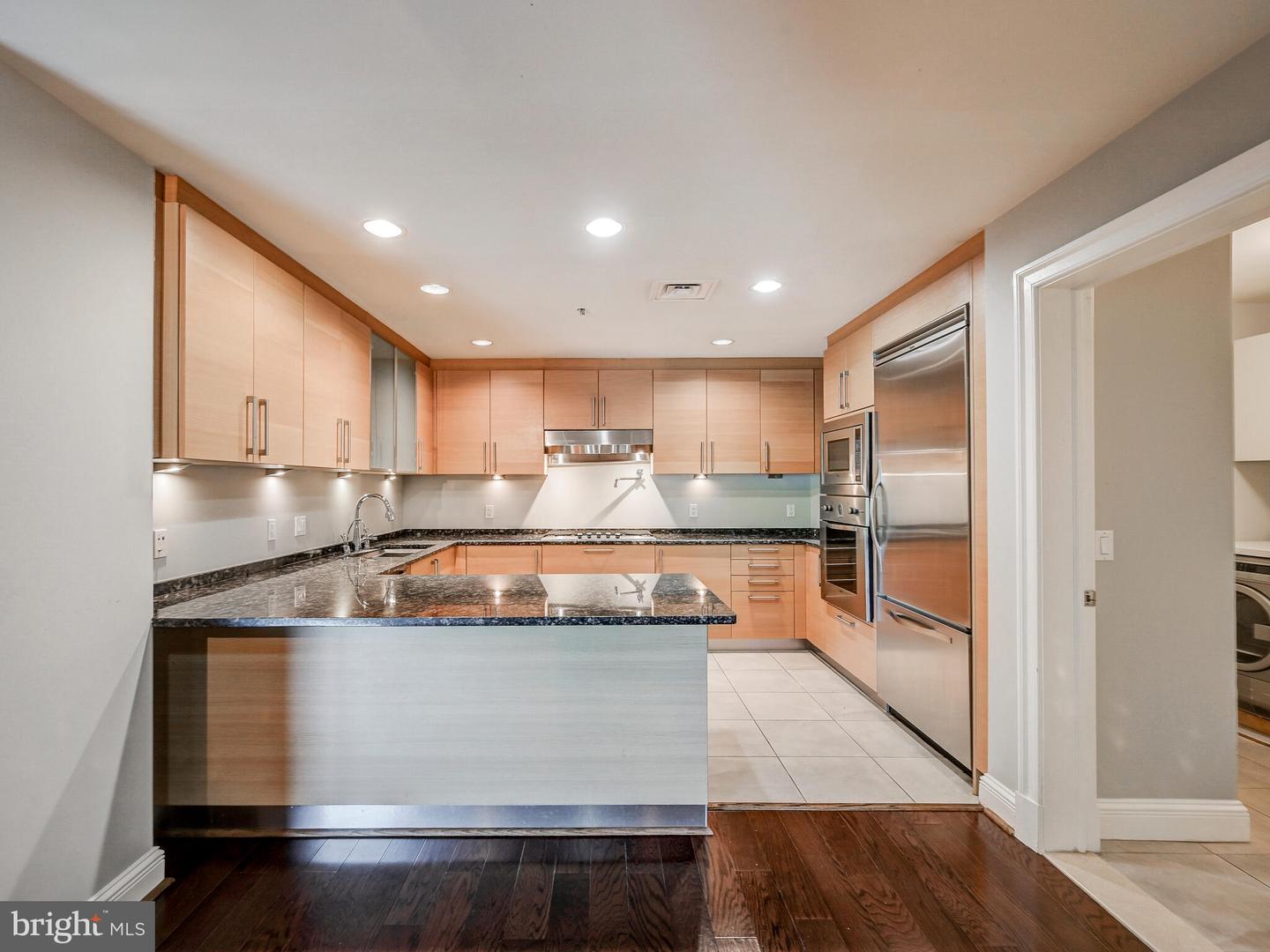 801 KEY HIGHWAY Unit: 323
