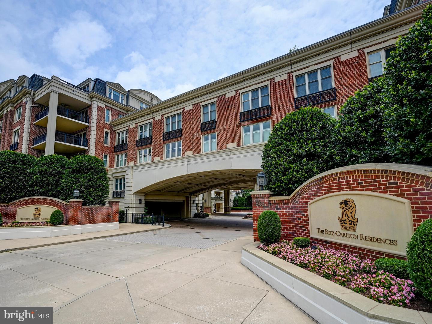 801 KEY HIGHWAY Unit: 323