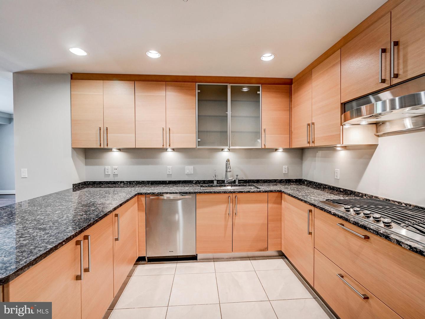 801 KEY HIGHWAY Unit: 323