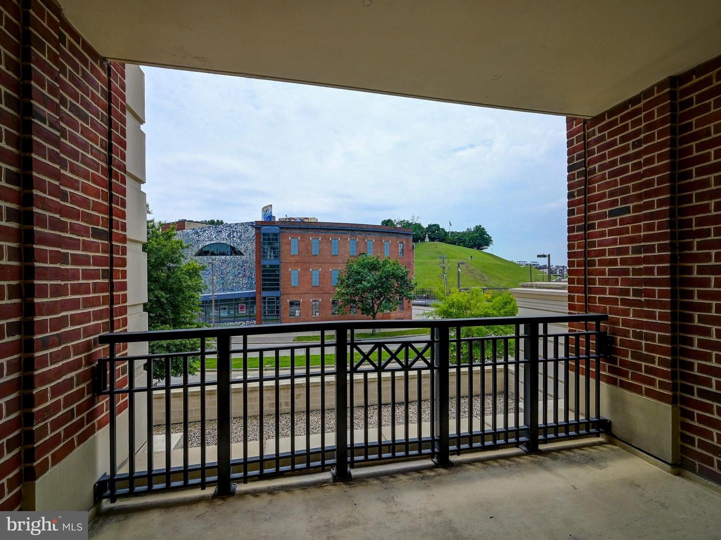 801 KEY HIGHWAY Unit: 323