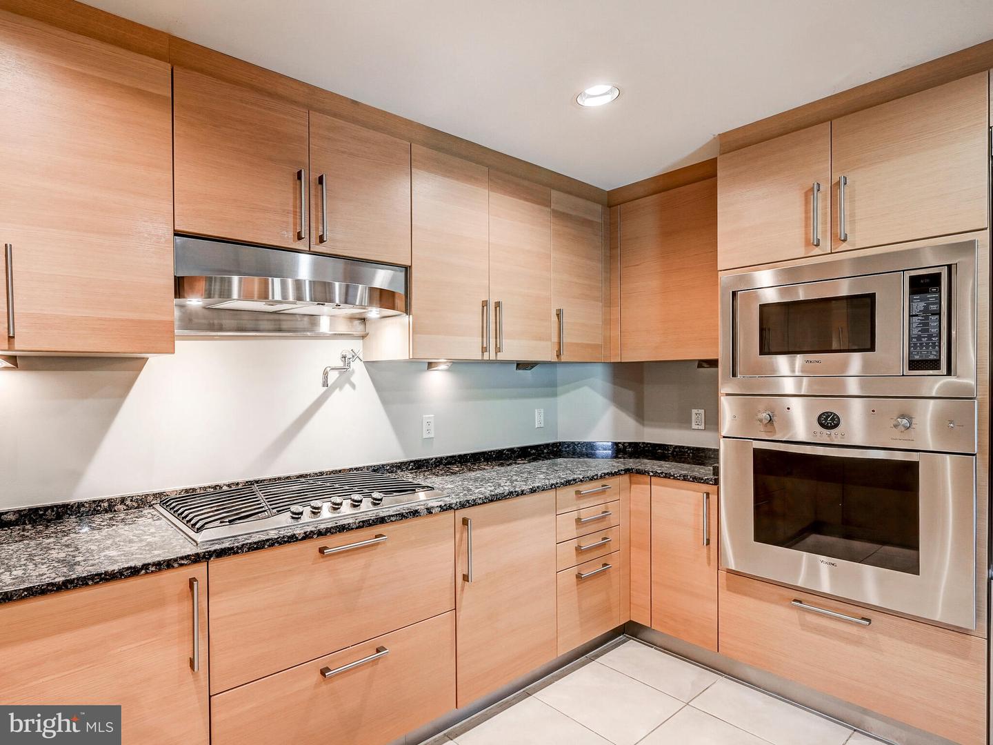 801 KEY HIGHWAY Unit: 323