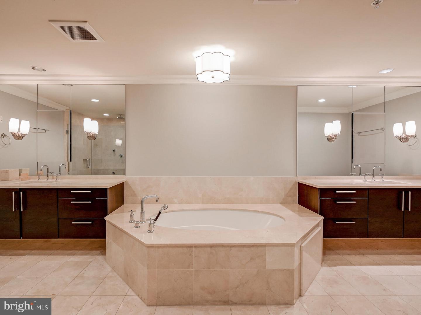 801 KEY HIGHWAY Unit: 323