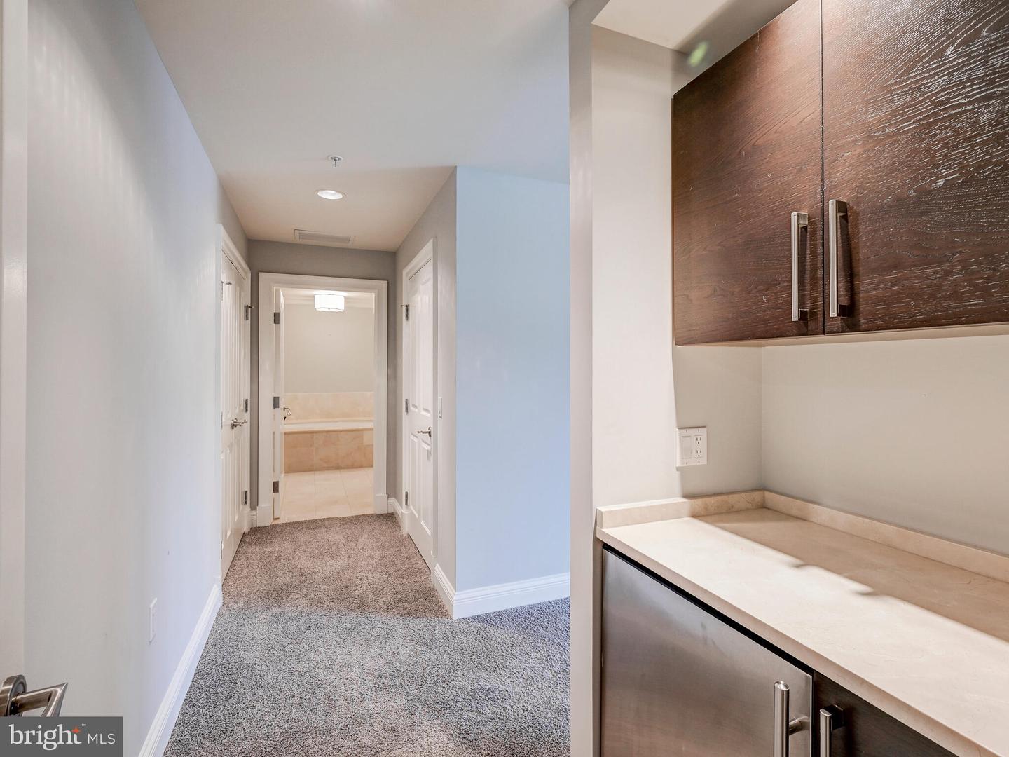 801 KEY HIGHWAY Unit: 323