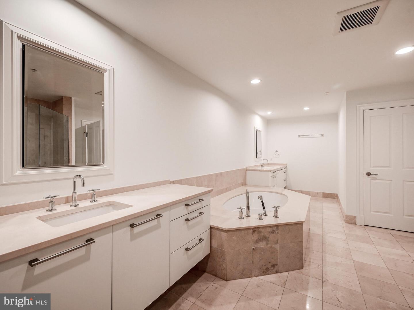 801 KEY HIGHWAY Unit: 343