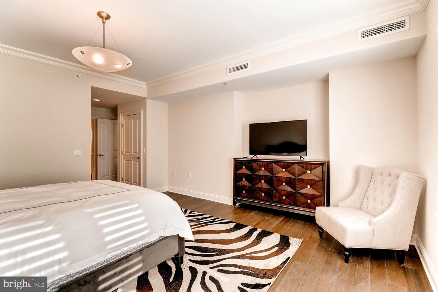 801 KEY HIGHWAY Unit: 244