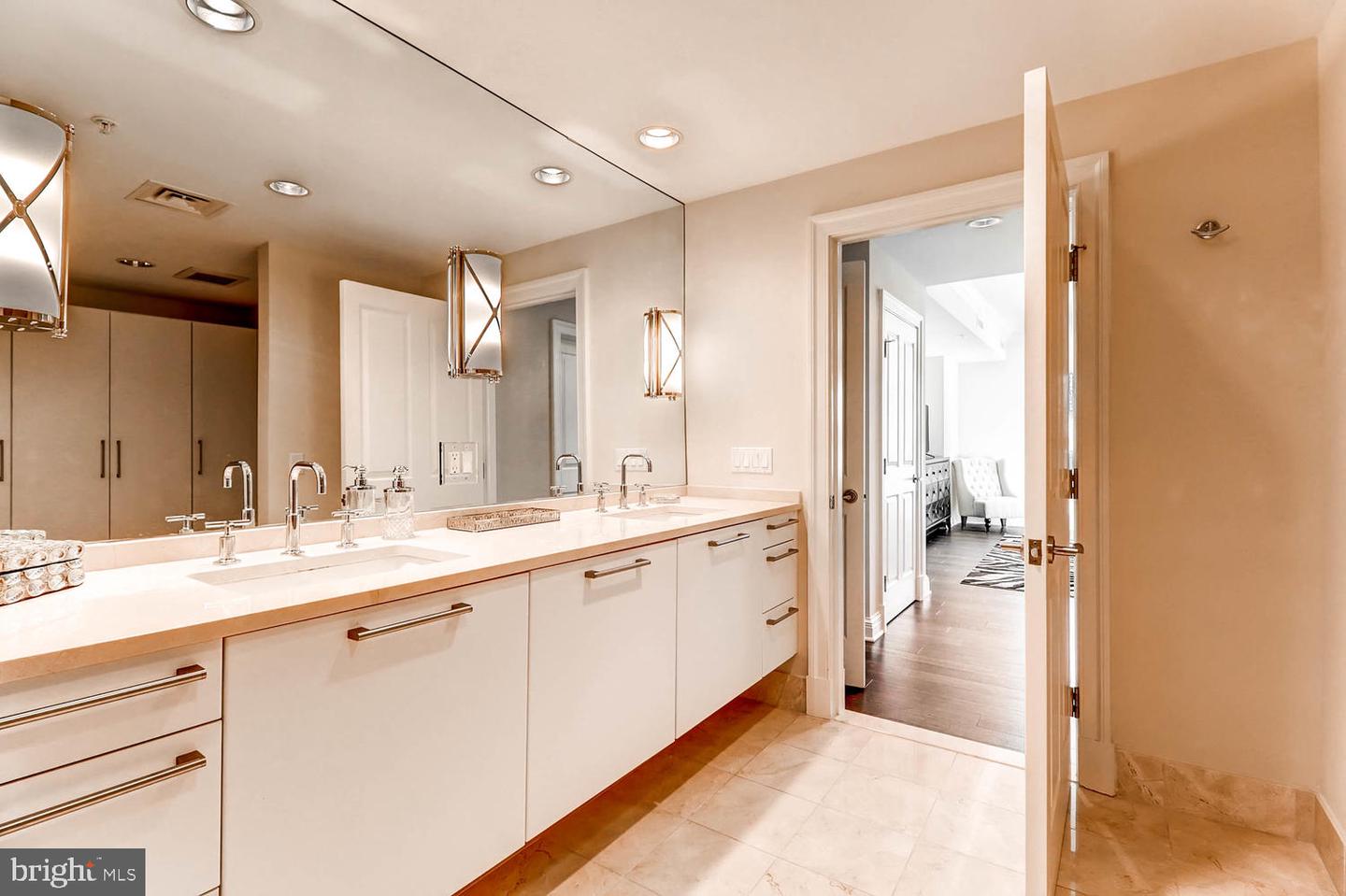 801 KEY HIGHWAY Unit: 244