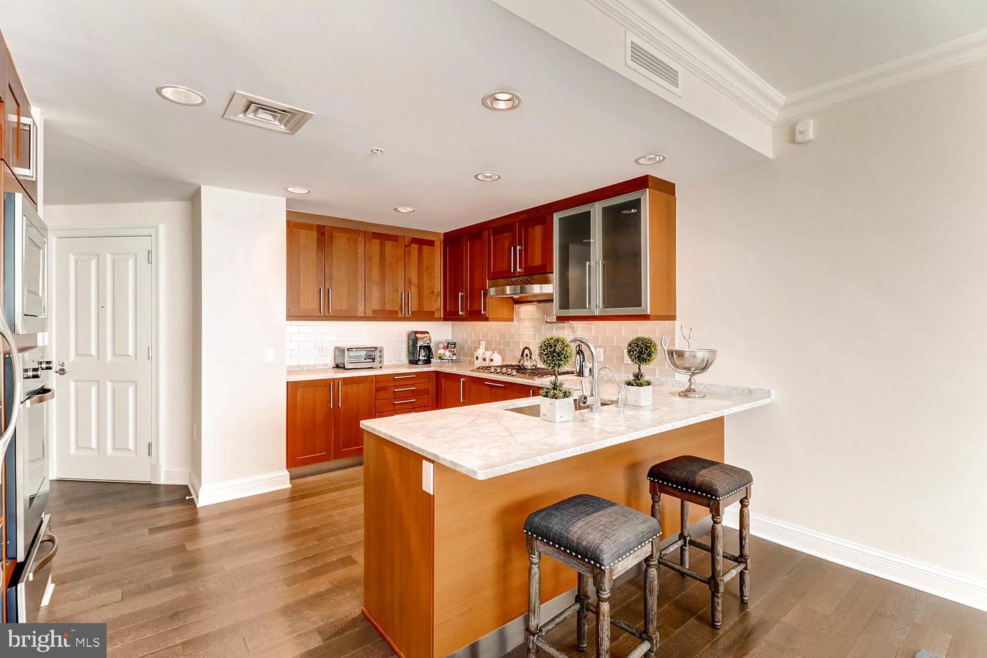 801 KEY HIGHWAY Unit: 244