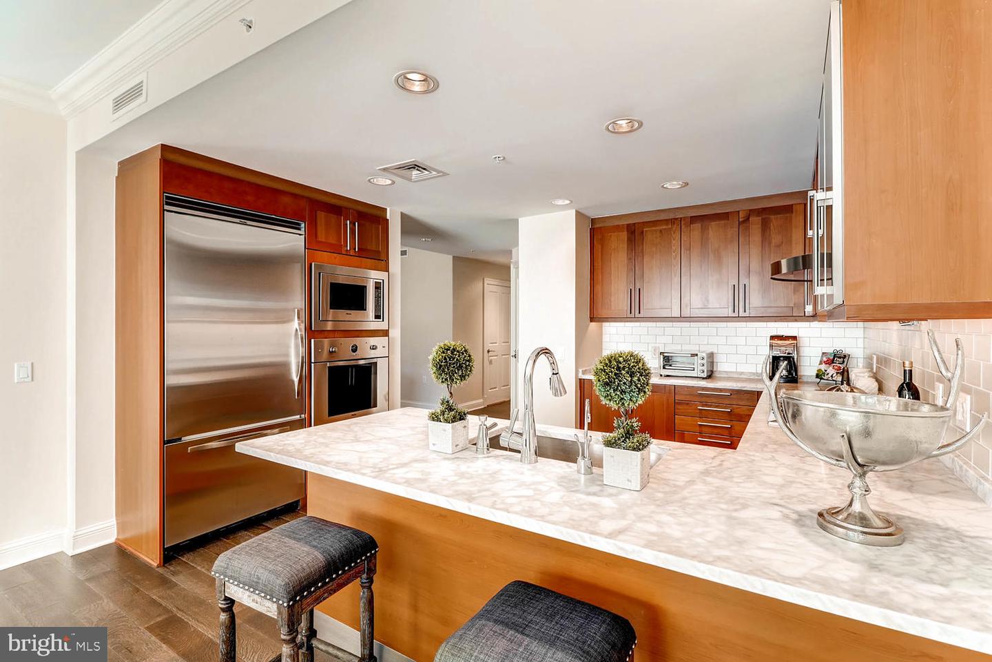 801 KEY HIGHWAY Unit: 244