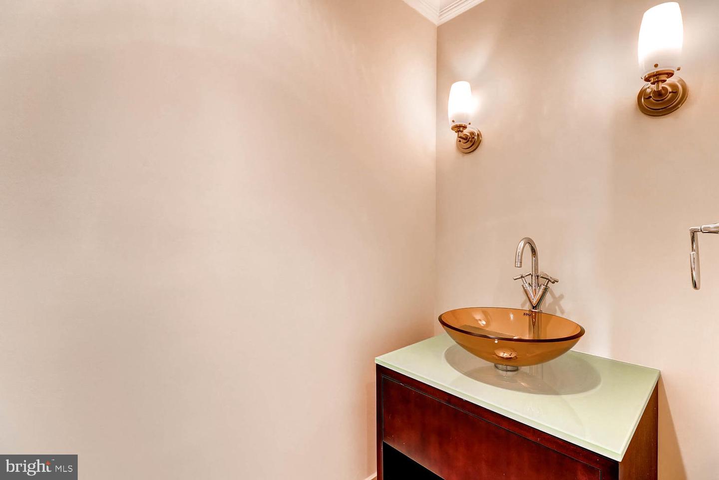 801 KEY HIGHWAY Unit: 244