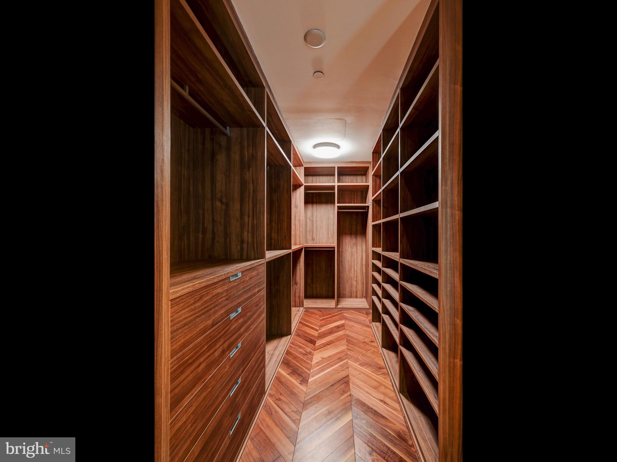 300 INTERNATIONAL DRIVE Unit: 2302