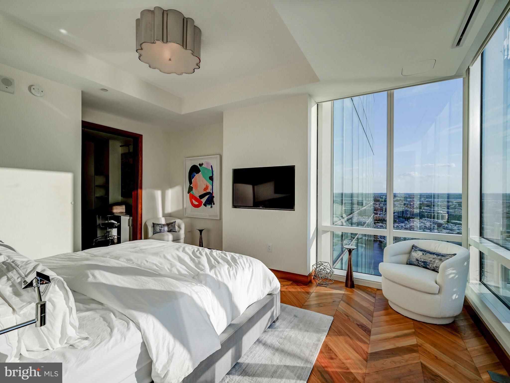 300 INTERNATIONAL DRIVE Unit: 2302