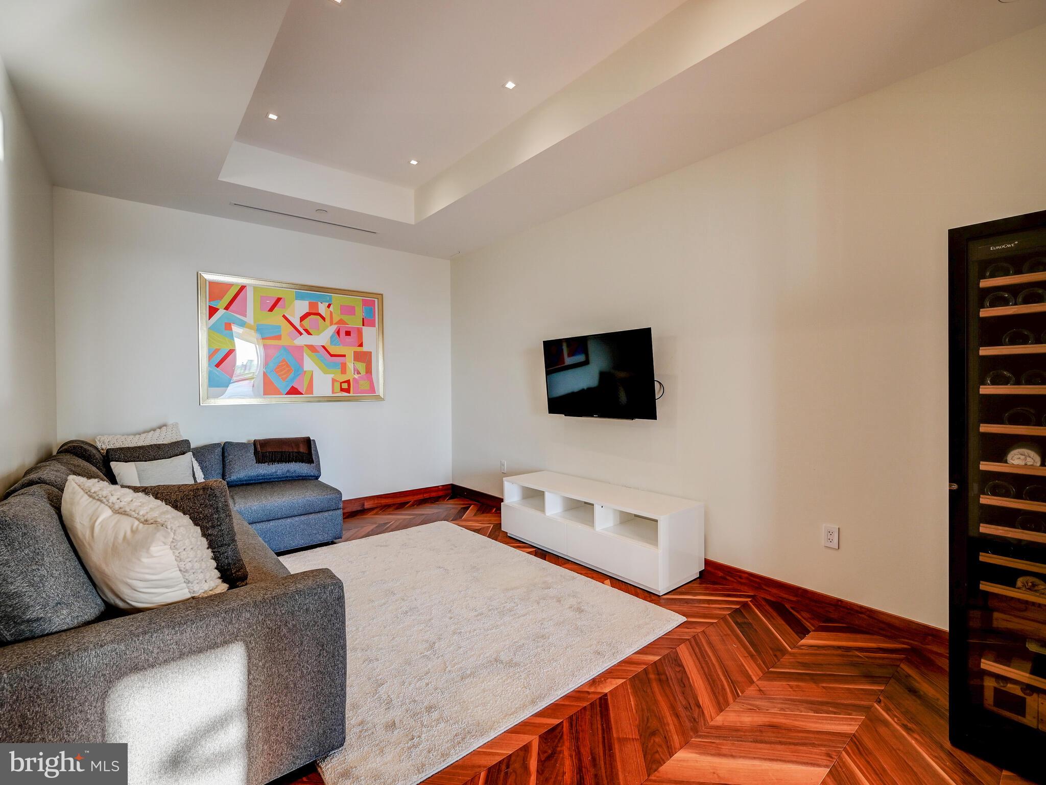300 INTERNATIONAL DRIVE Unit: 2302