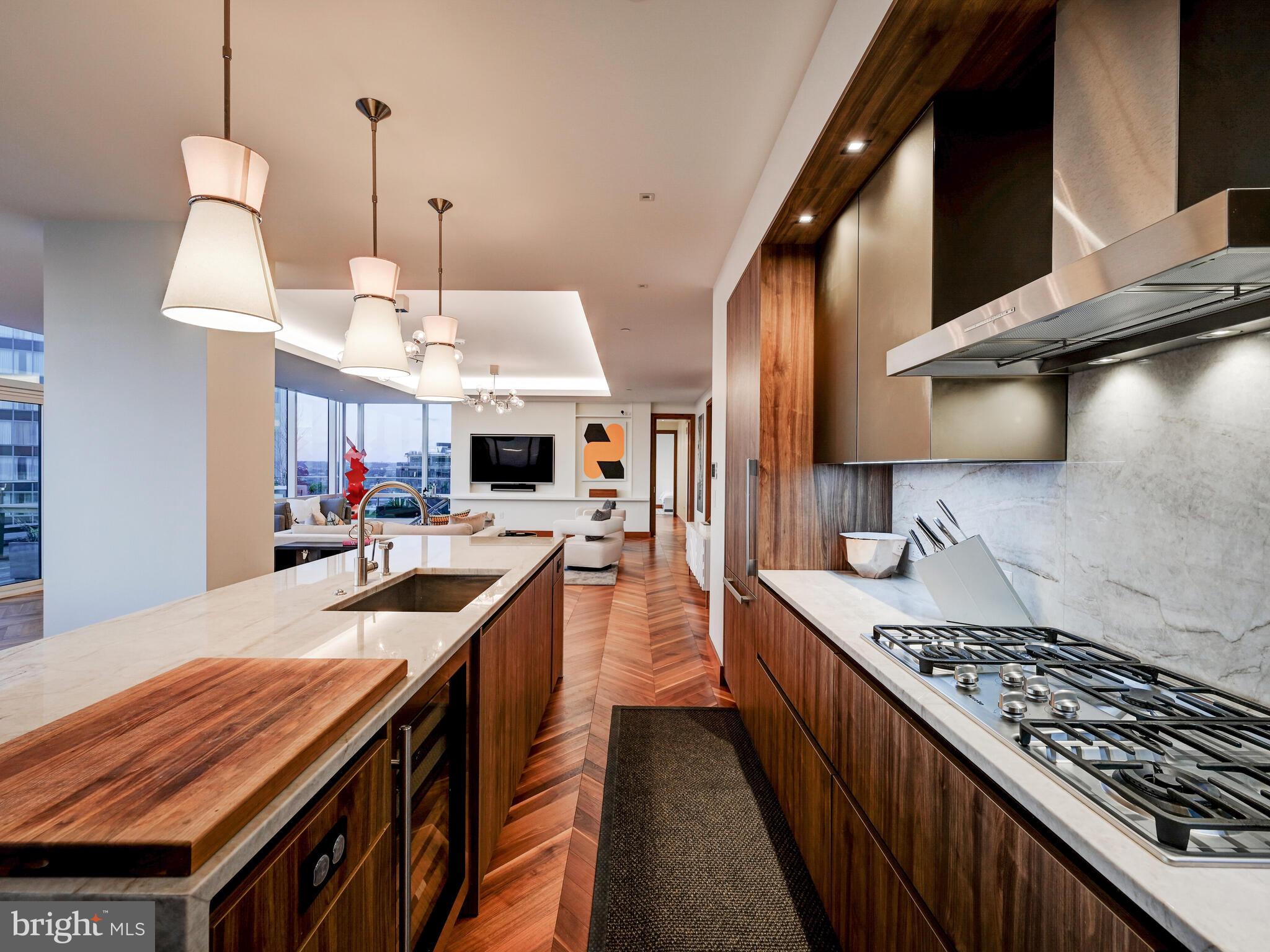 300 INTERNATIONAL DRIVE Unit: 2302