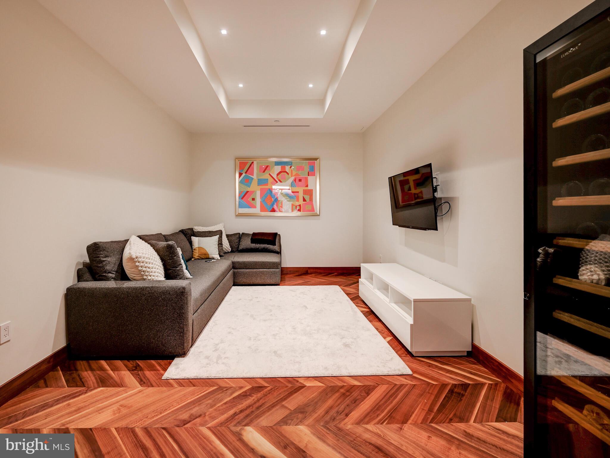 300 INTERNATIONAL DRIVE Unit: 2302