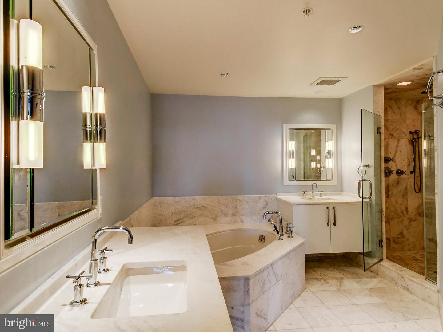 801 KEY HIGHWAY Unit: 353
