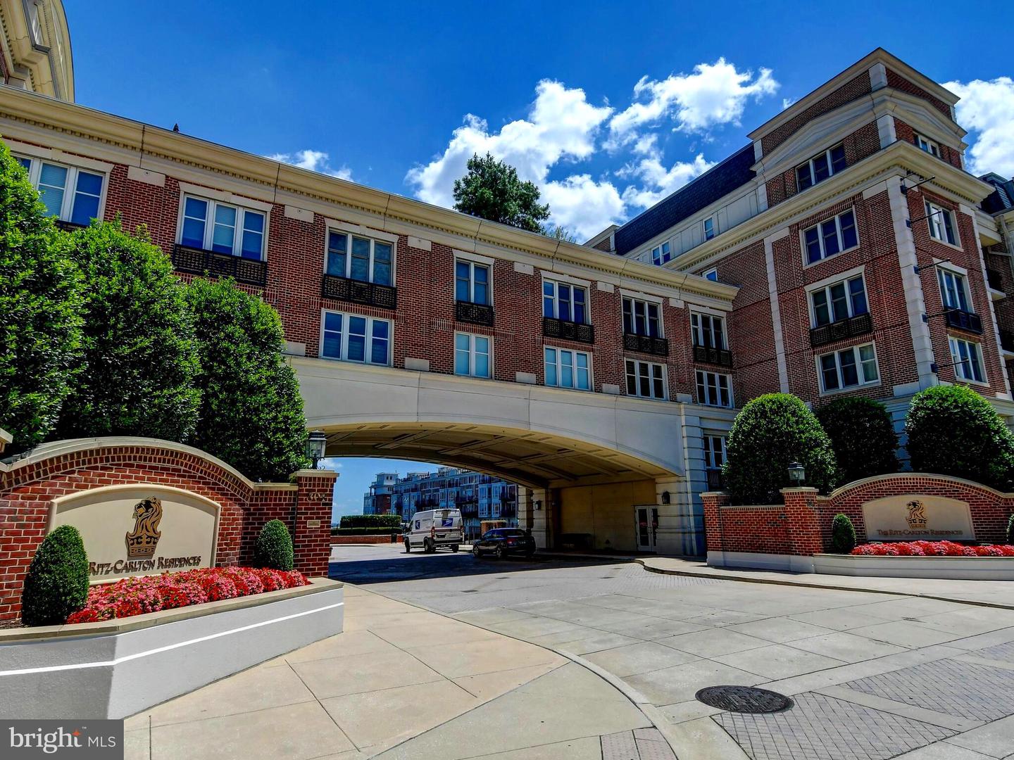 801 KEY HIGHWAY Unit: 353