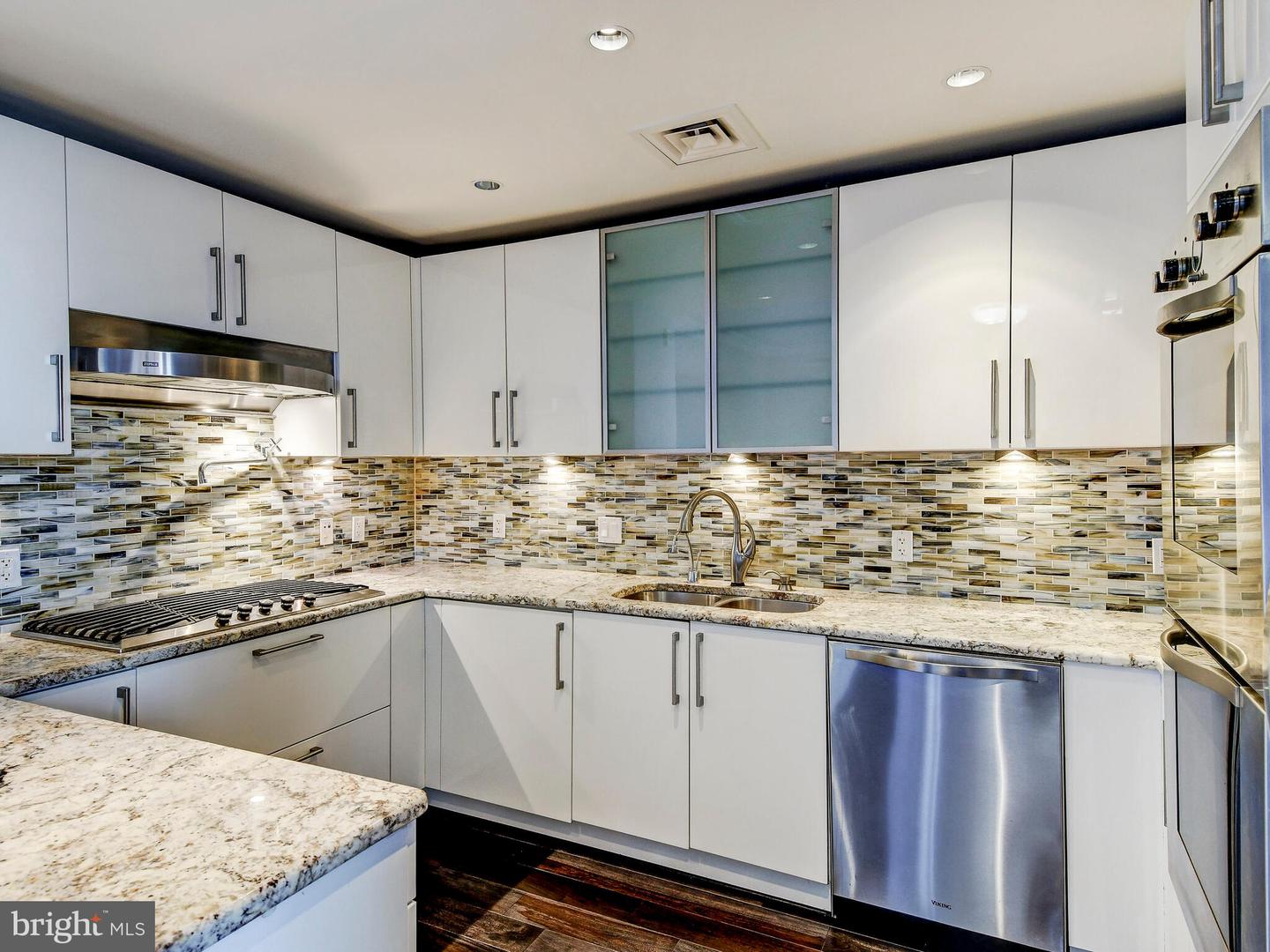 801 KEY HIGHWAY Unit: 353