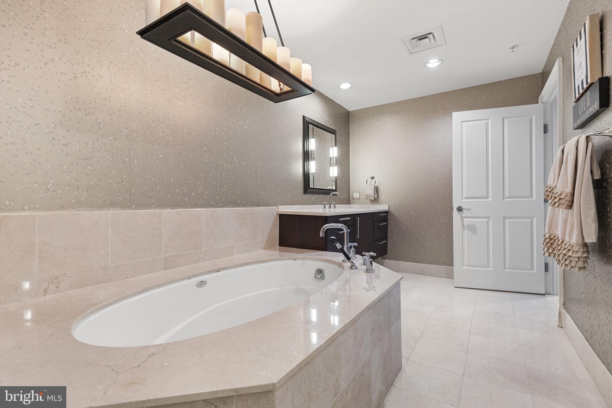 801 Key Hwy #221