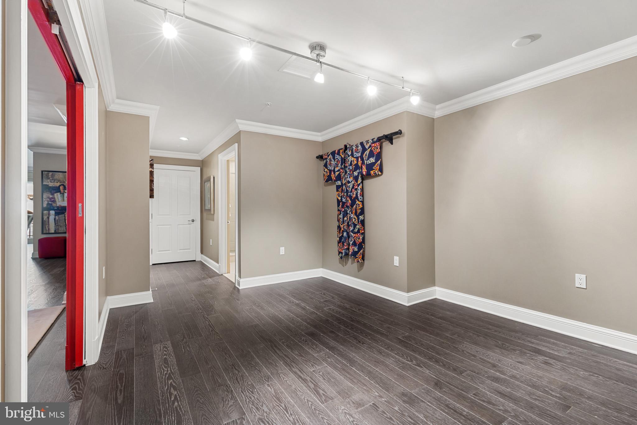 801 Key Hwy #221