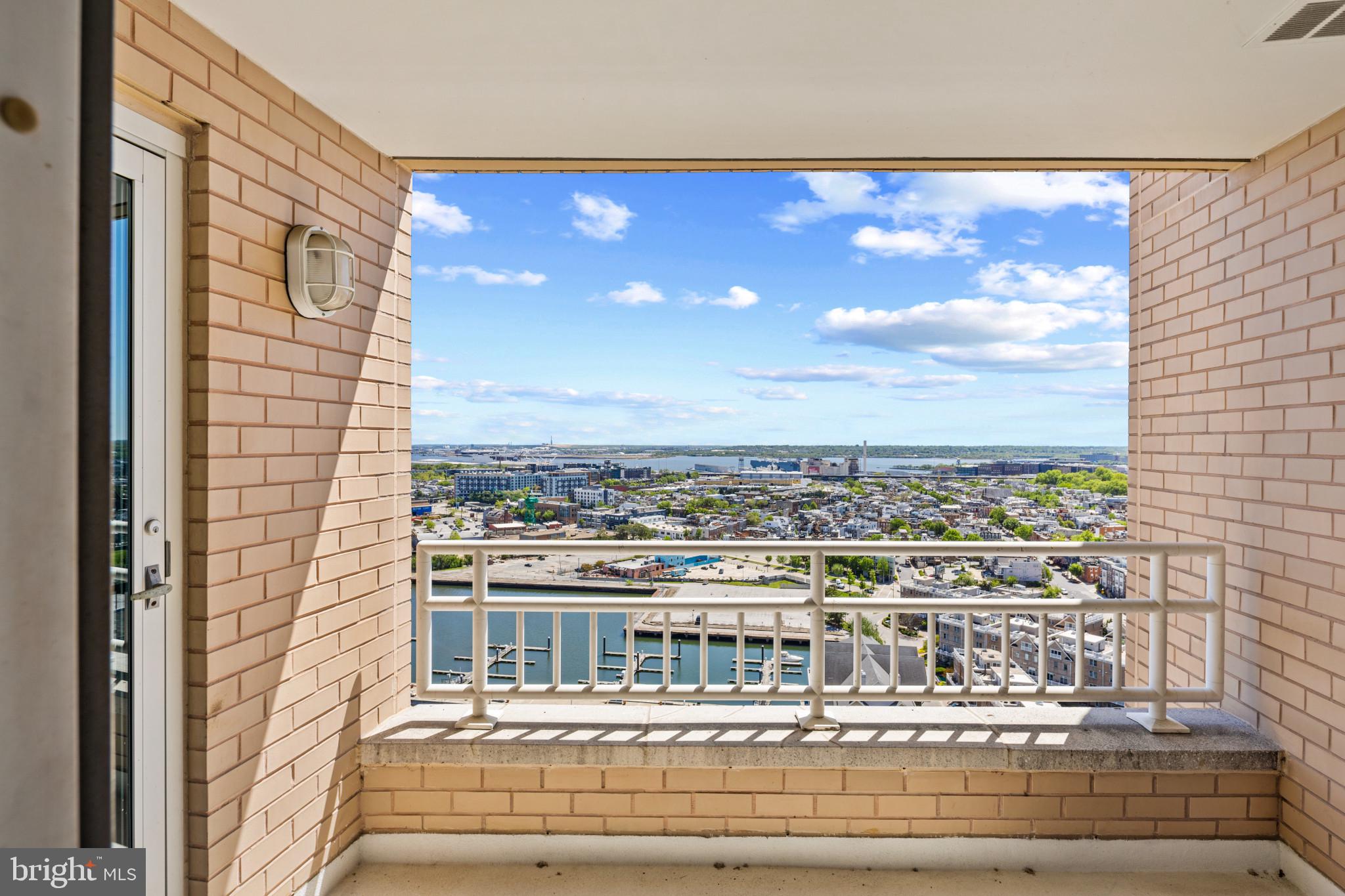 100 HARBORVIEW DR #2108