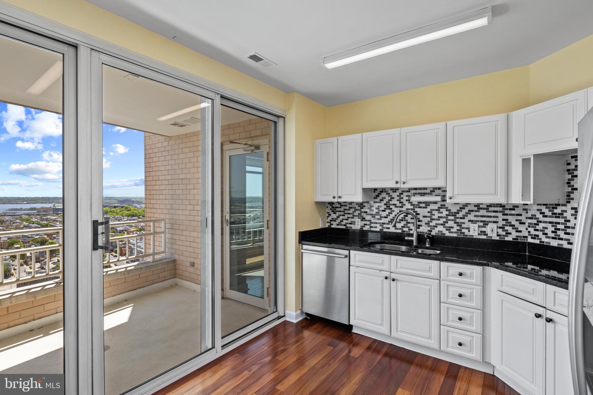 100 HARBORVIEW DR #2108