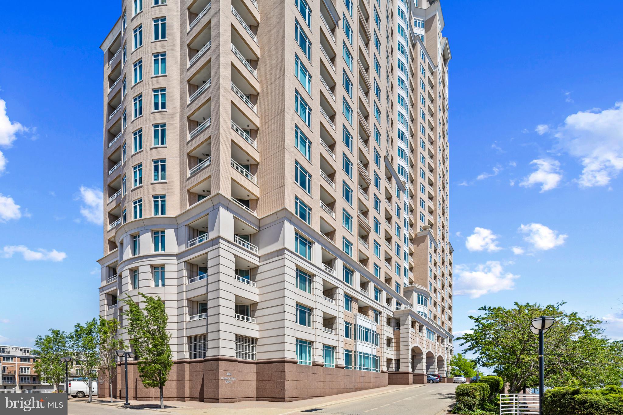 100 HARBORVIEW DR #2108