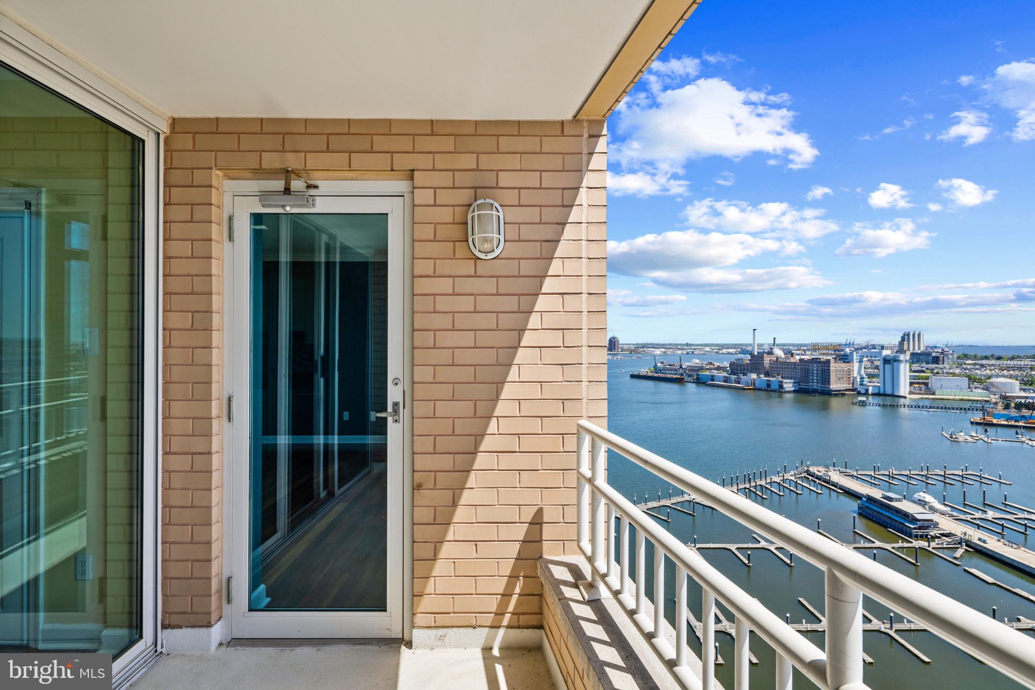 100 HARBORVIEW DR #2108