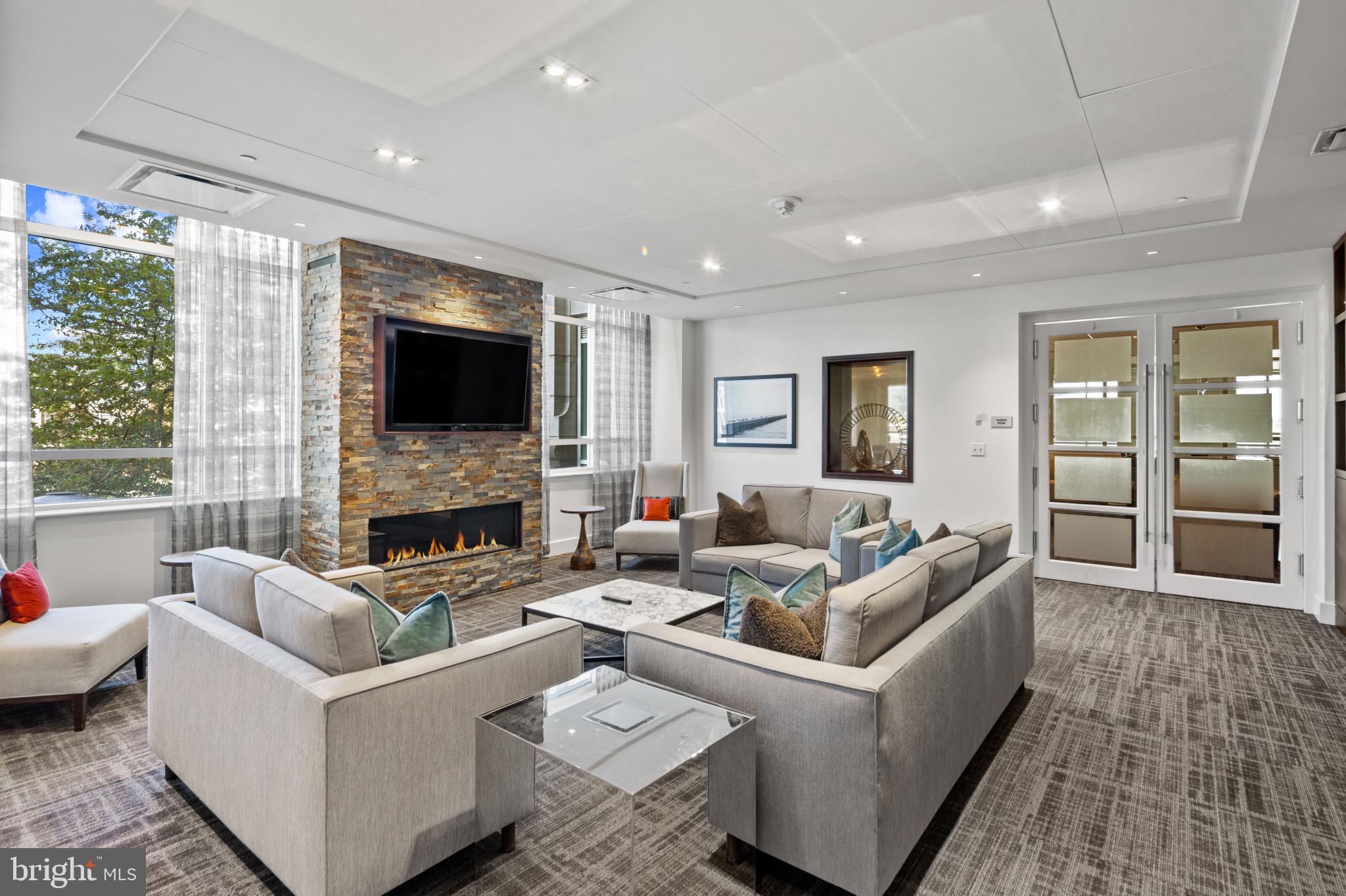 100 HARBORVIEW DR #2108