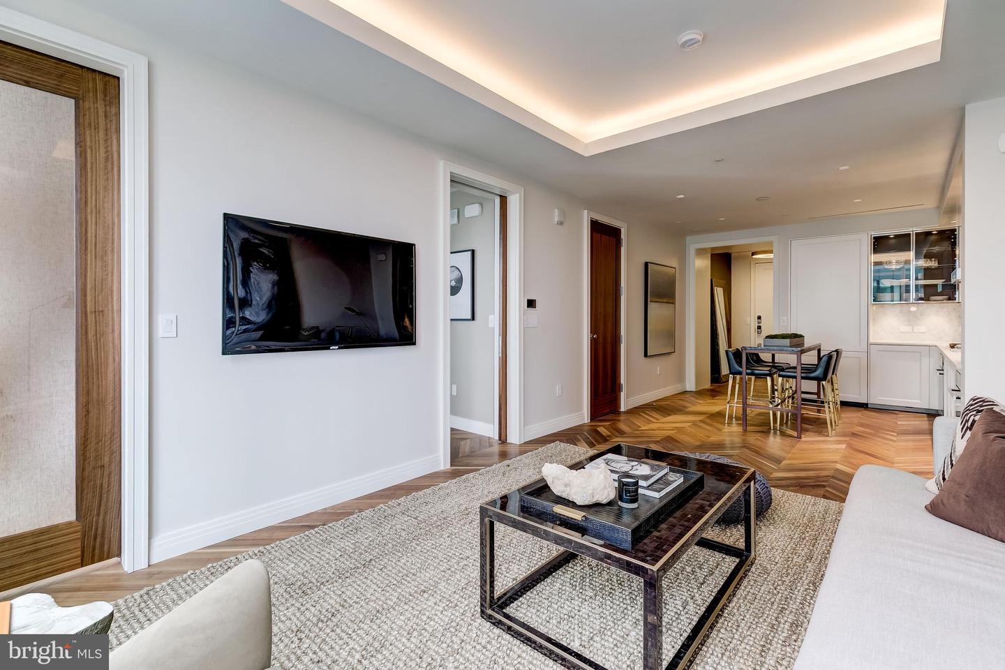 300 International Dr #1907