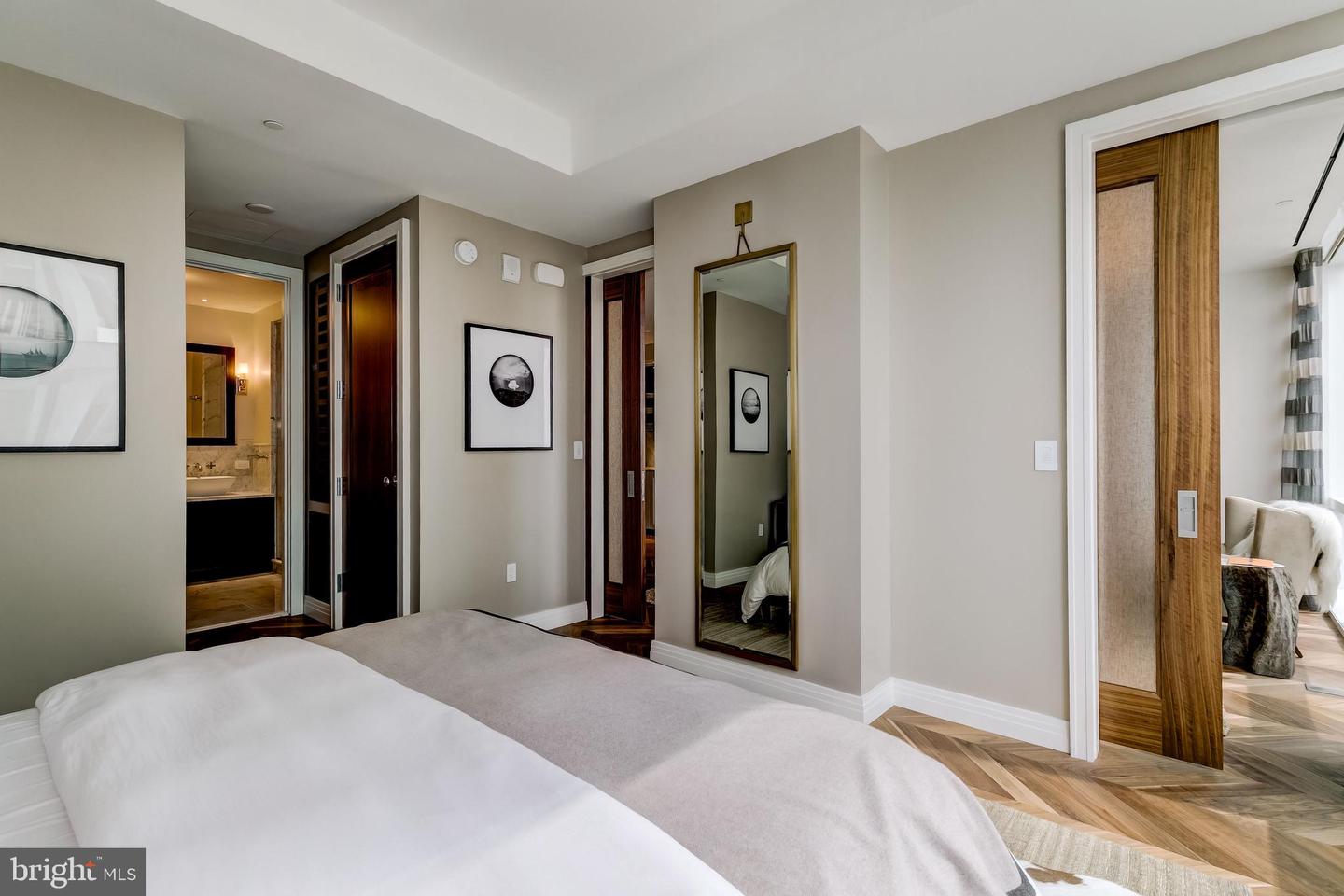 300 International Dr #1907